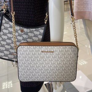 Michael Kors Jet Set Item Large East West Zip Crossbody Vanilla